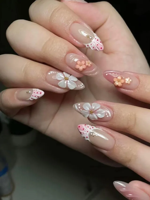 Soft pink nails with fine 3D floral detail